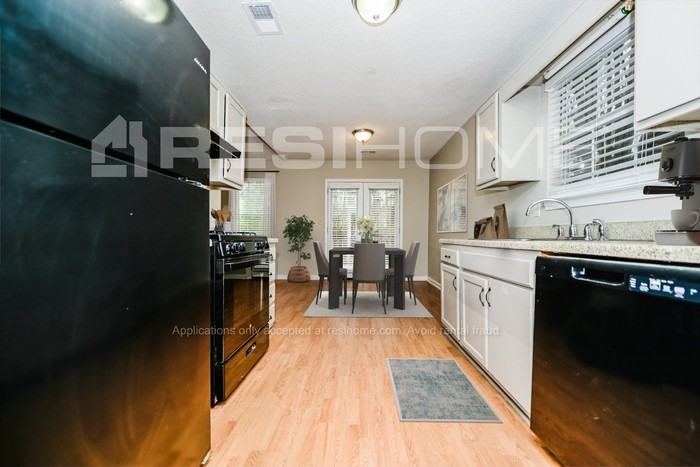 3185 Medina Dr - Photo 3 of 17