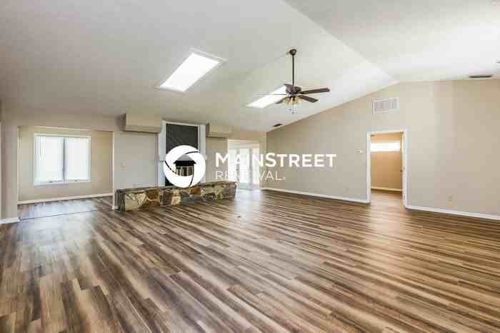 1253 Paradise Way - Photo 3 of 15