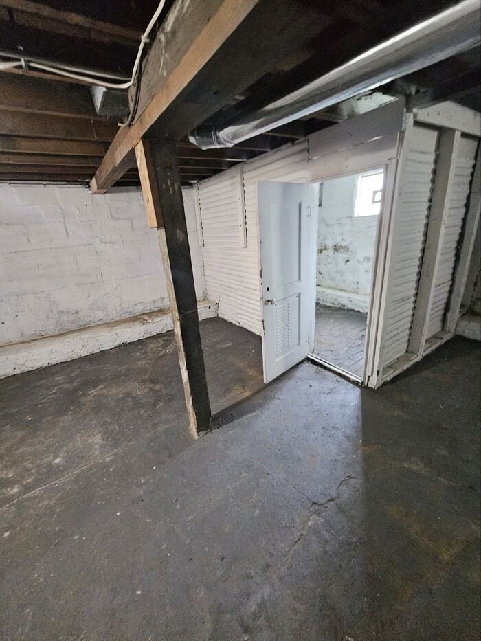 624 W 44th Pl - Photo 5 of 9