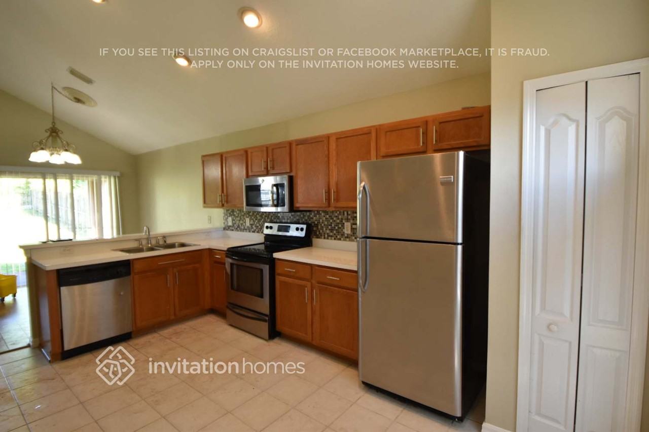 12840 Kings Lake Dr - Photo 3 of 11