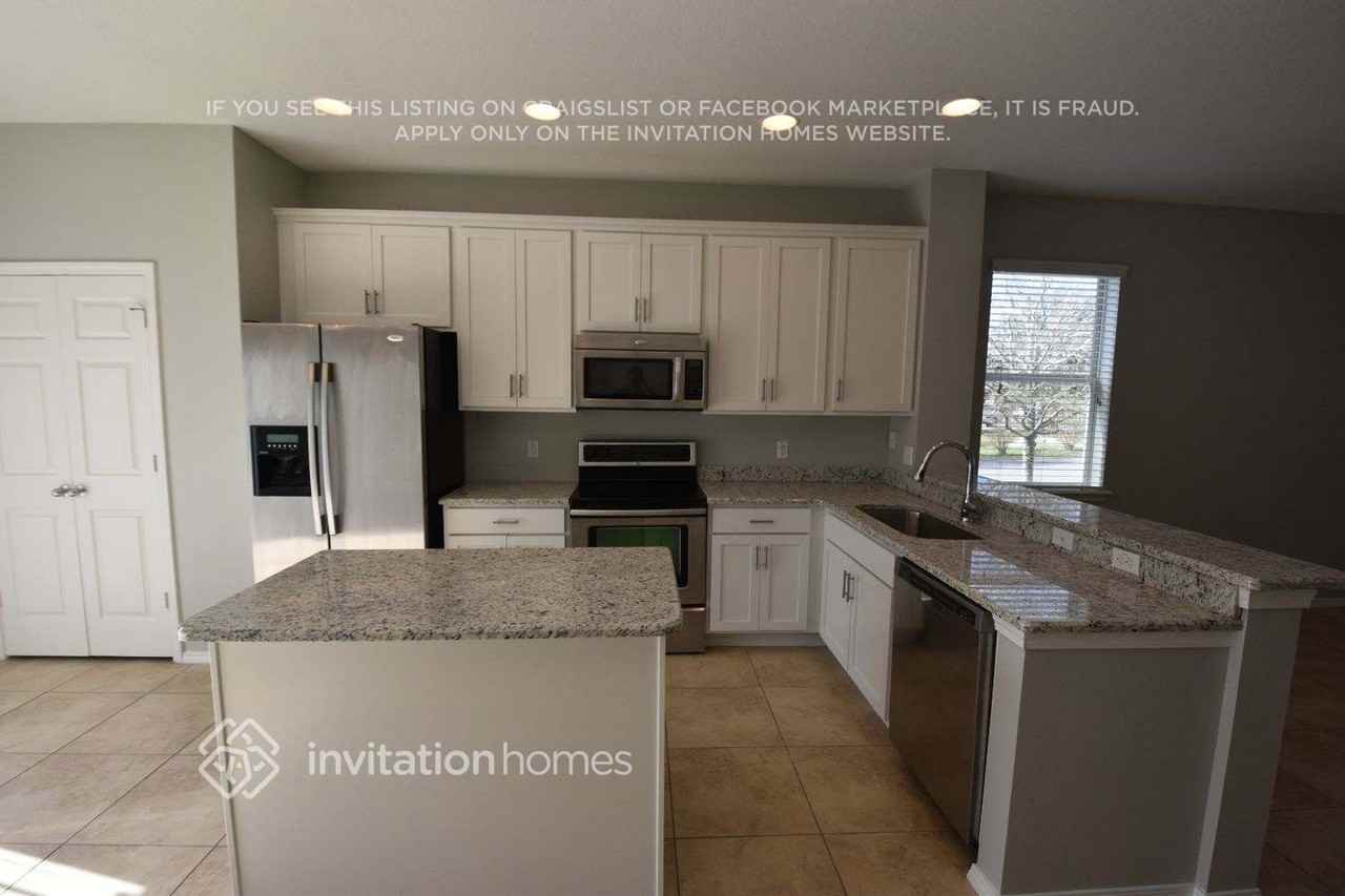 30249 Cheval St - Photo 4 of 21