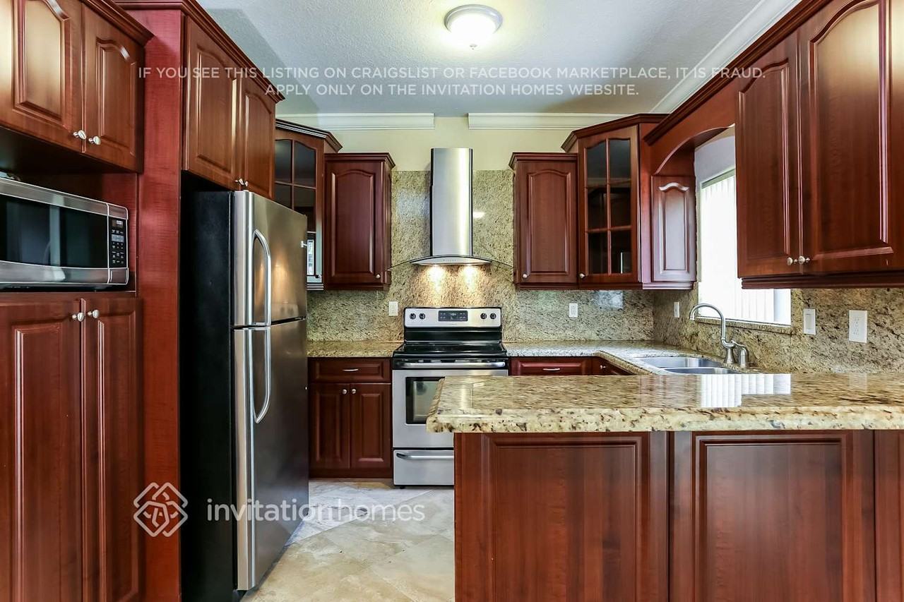 4601 Sw 164th Ct - Photo 4 of 17