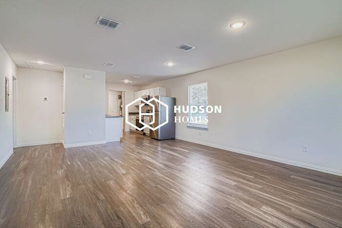 417 Carver St - Photo 3 of 13
