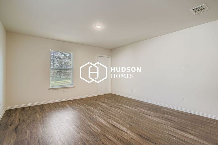 1115 Turner St - Photo 3 of 14