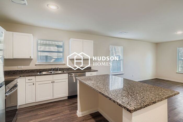 1115 Turner St - Photo 4 of 14