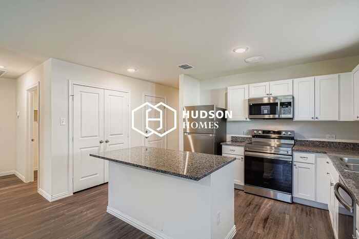 1115 Turner St - Photo 5 of 14