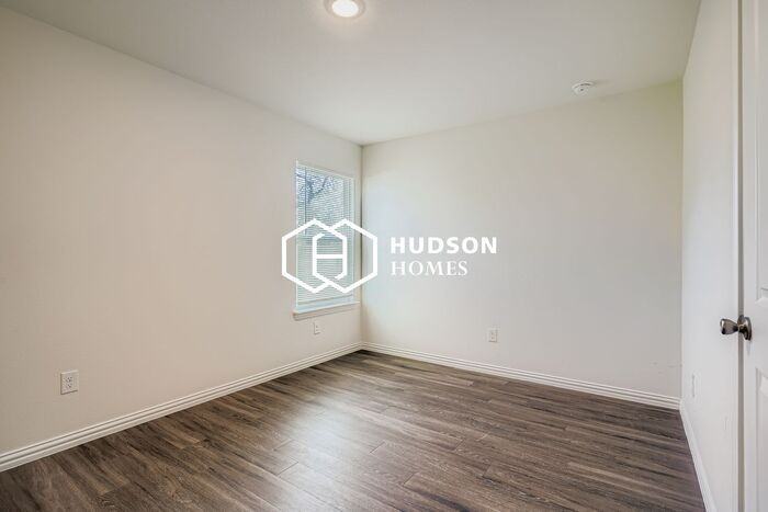 1115 Turner St - Photo 6 of 14