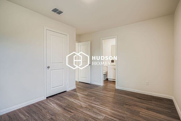 1115 Turner St - Photo 7 of 14