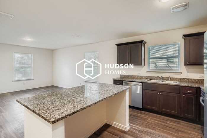 413 Carver St - Photo 5 of 14