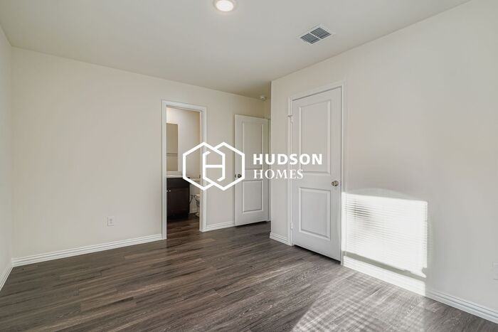 413 Carver St - Photo 7 of 14