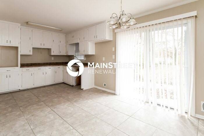 892 Oak Dr - Photo 5 of 15