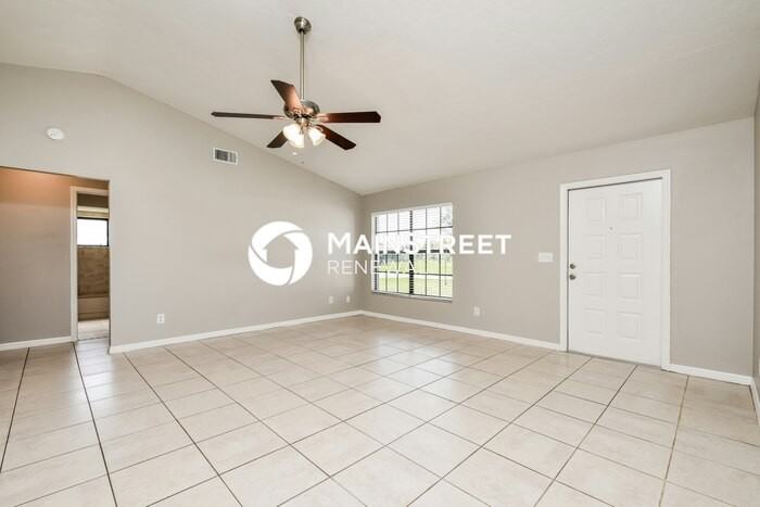 219 Se 20th St - Photo 2 of 16