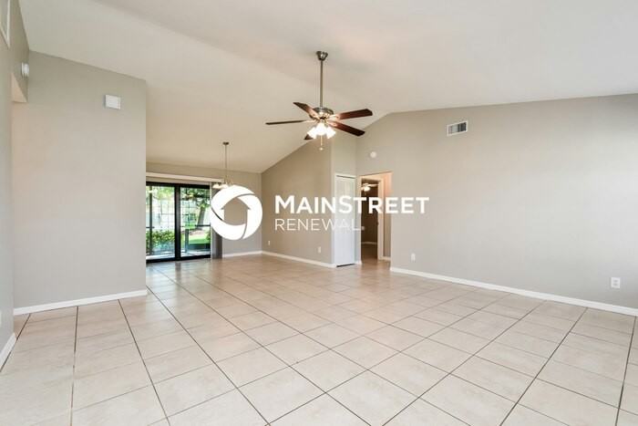 219 Se 20th St - Photo 3 of 16