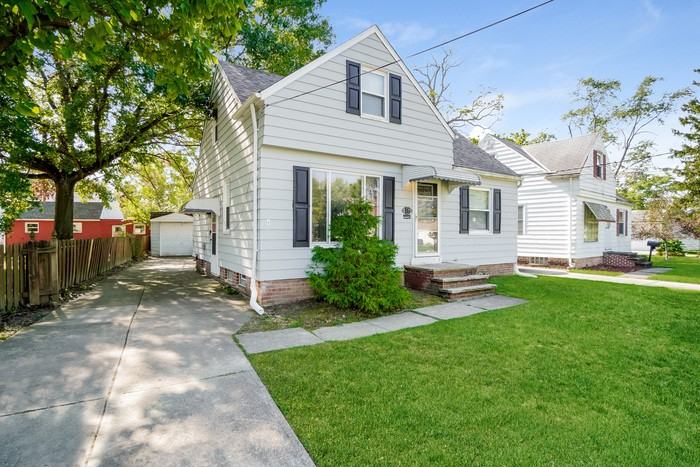 16 Broadmore Ave - Photo 2 of 15