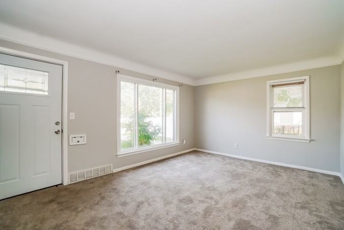 16 Broadmore Ave - Photo 5 of 15