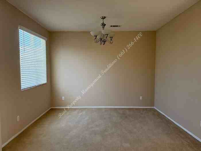 39294 Butler St - Photo 4 of 37