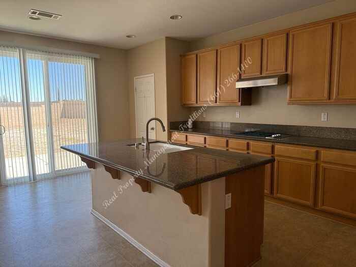 39294 Butler St - Photo 7 of 37