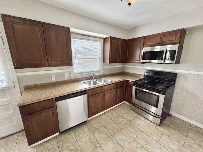 1051 Mosby Rd - Photo 5 of 21