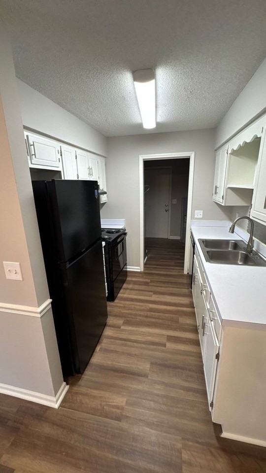 2910 Sheana Way - Photo 6 of 33