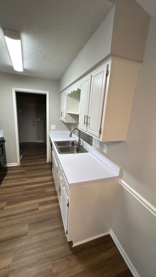 2910 Sheana Way - Photo 7 of 33