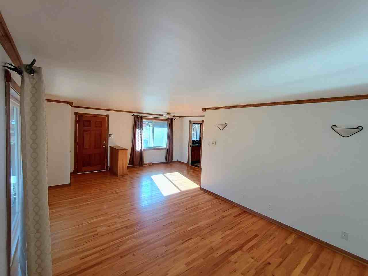 235 Hemlock Street - Photo 3 of 27