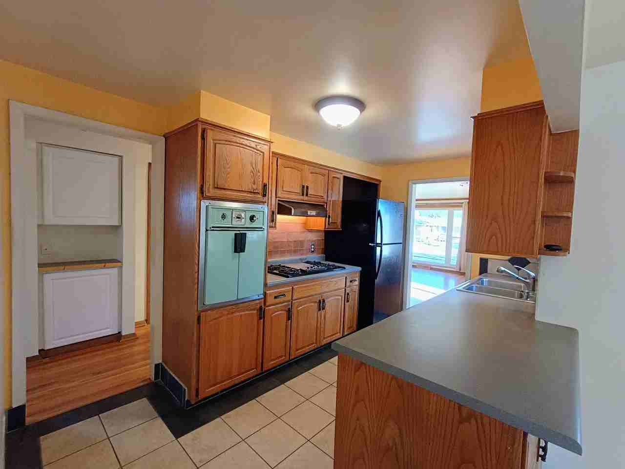 235 Hemlock Street - Photo 5 of 27