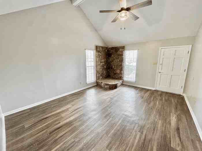 7312 Country Side Rd - Photo 4 of 31