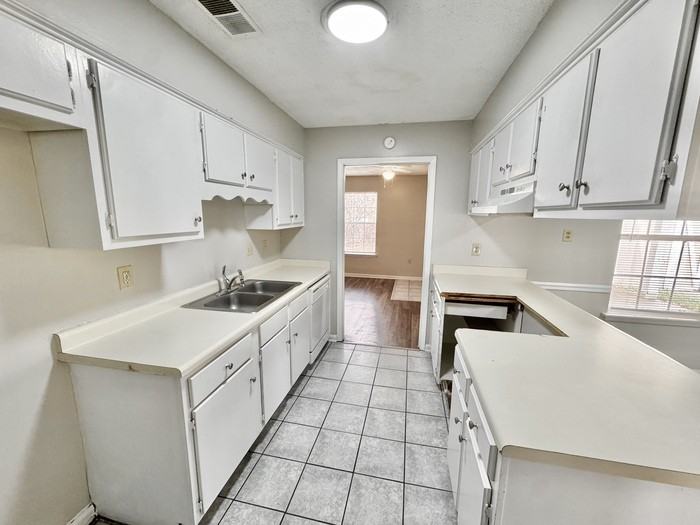 7312 Country Side Rd - Photo 6 of 31