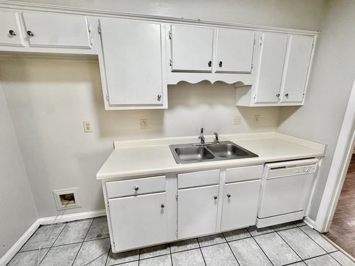 7312 Country Side Rd - Photo 7 of 31