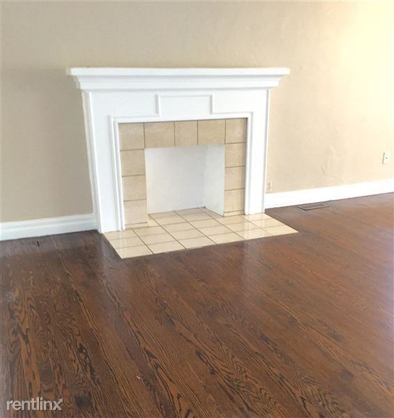 2820 NW 26th St - Photo 3 of 10