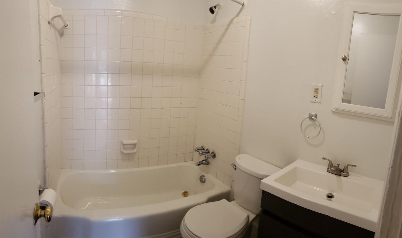 1008 Suffolk Blvd #1 - Photo 3 of 7