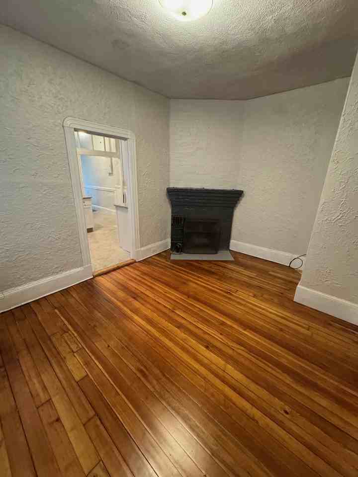 34 Anderson St #4 - Photo 4 of 11