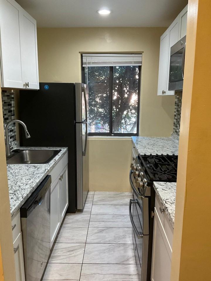 6 Galveston St Sw #103 - Photo 2 of 16