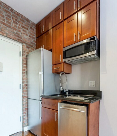 239 W 14th St #4D - Photo 2 of 7