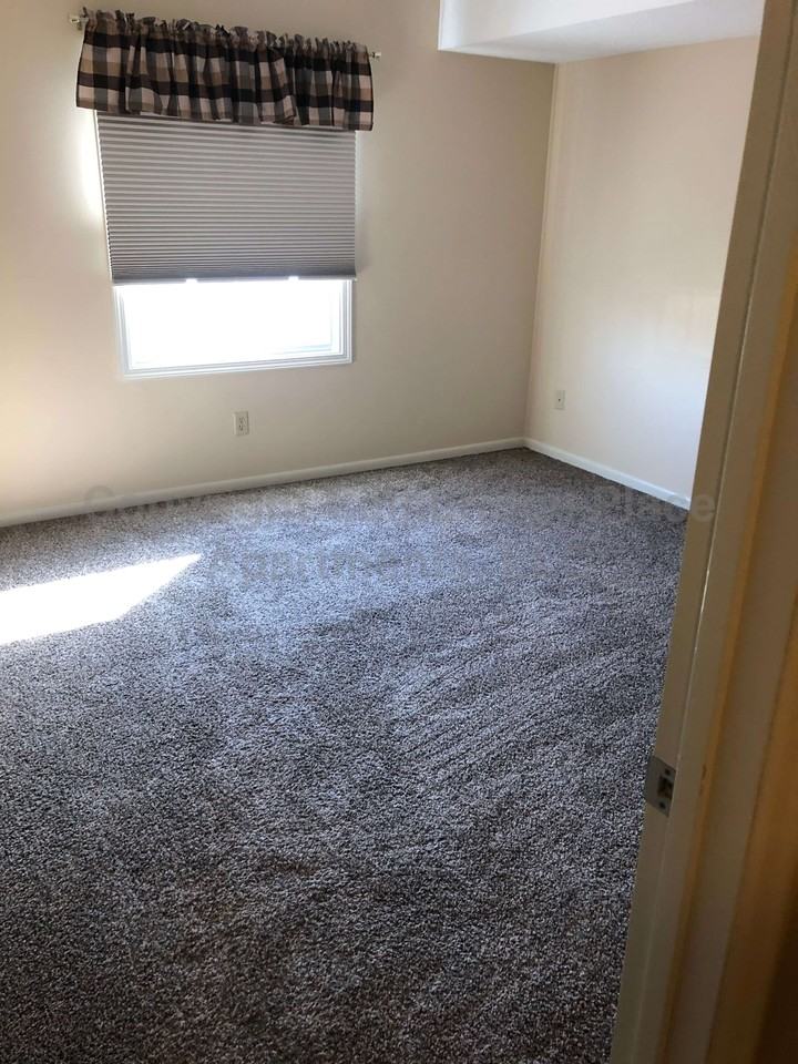 1851 Melrose Ave #202 - Photo 2 of 6