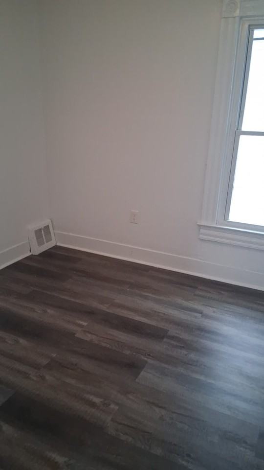 3217 W 90th St #2 - Photo 2 of 9