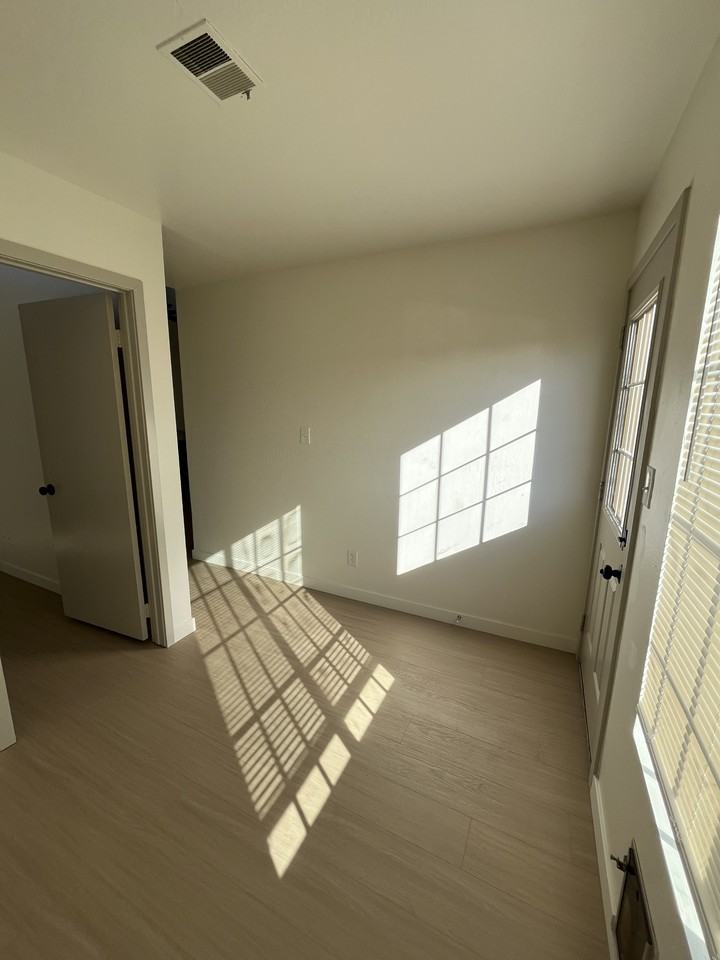 1126 W Elliot Rd #2040 - Photo 2 of 16