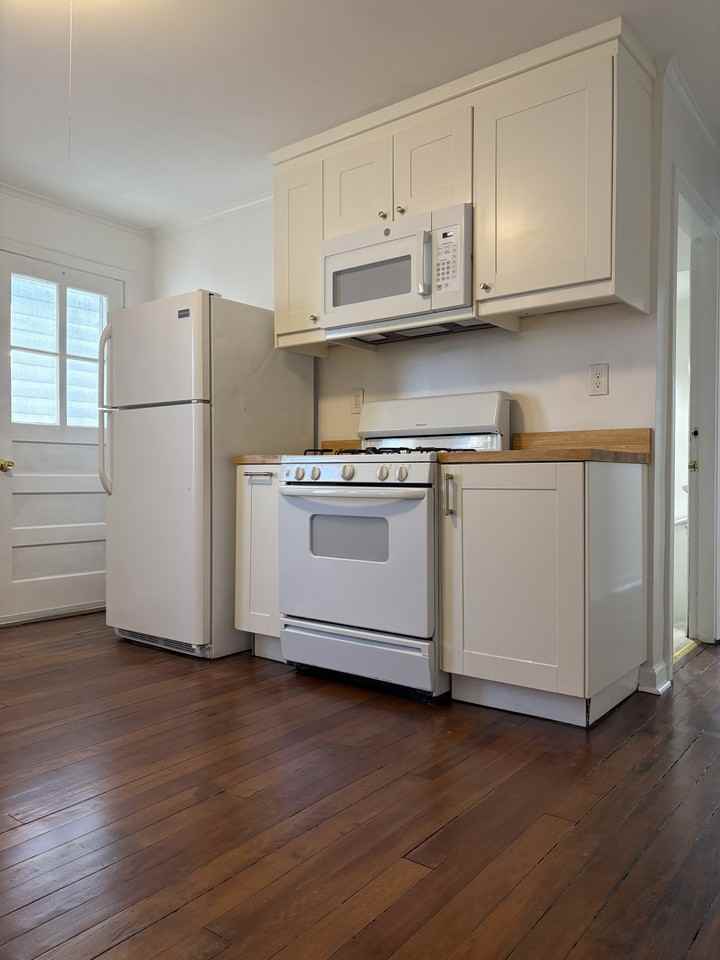 82 Woodbine St #2 - Photo 3 of 9