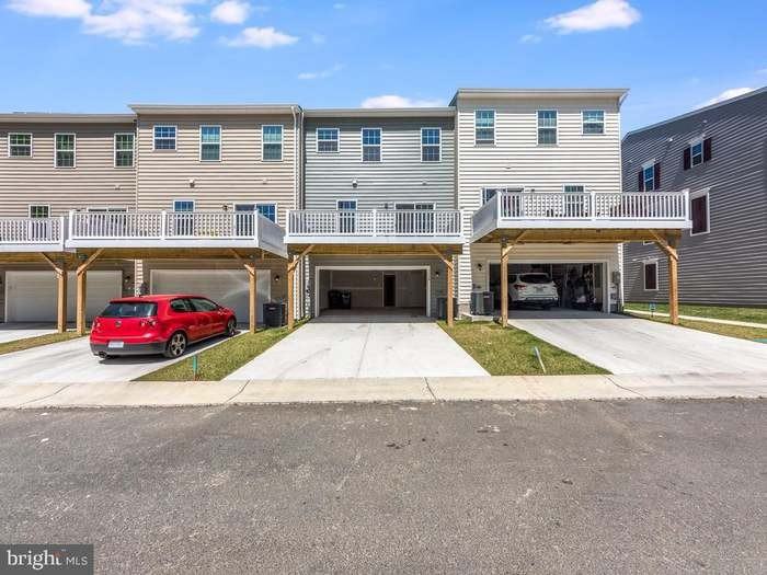 1124 Dovetail Cir - Photo 2 of 10