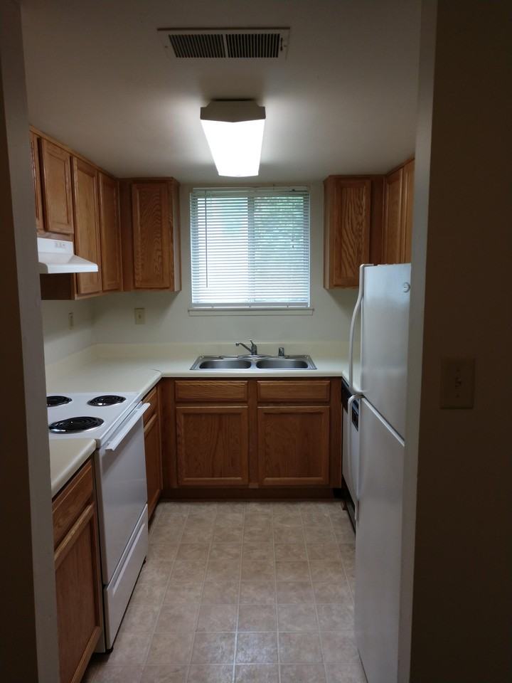 225 Chalmers Court 3B - 1 #1 - Photo 2 of 6