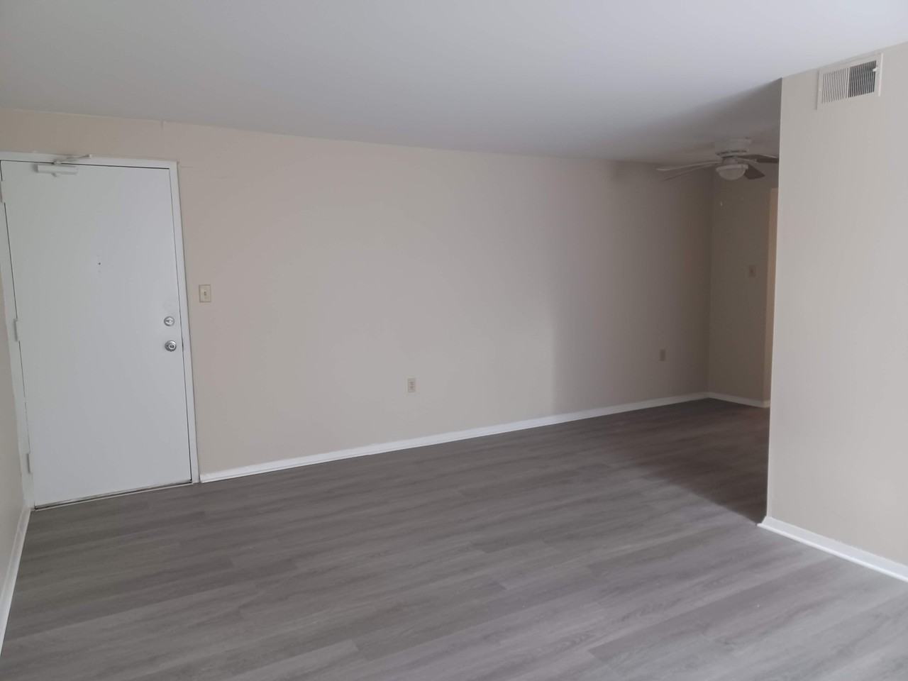 225 Chalmers Court 3B - 1 #1 - Photo 4 of 6