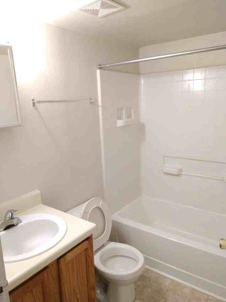 225 Chalmers Court 3B - 1 #1 - Photo 6 of 6