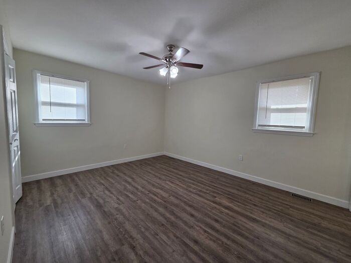 239 Ferndale Dr - Photo 5 of 20