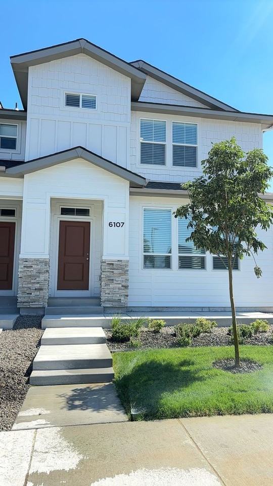 6167 N Tarako Ave - Photo 2 of 14