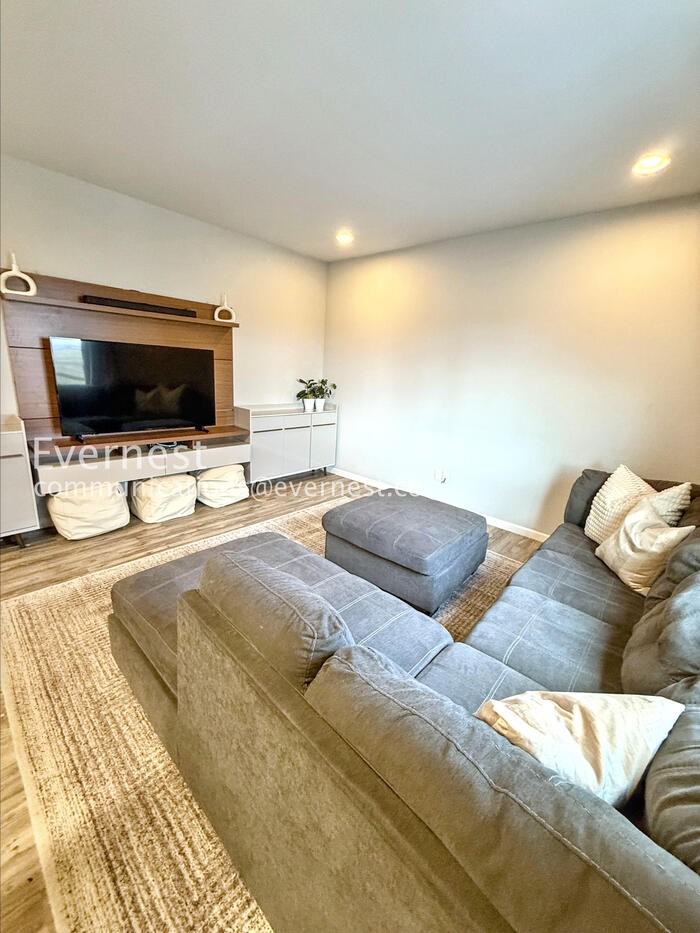 1123 Huntington Ave - Photo 2 of 26