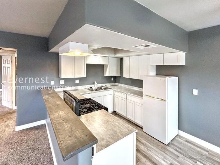 6923 Issac Ave #B - Photo 3 of 20