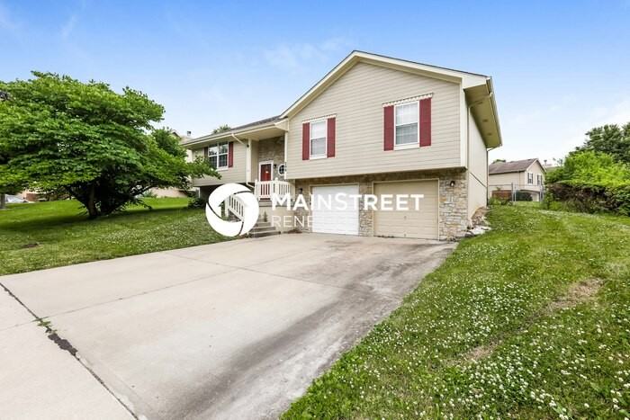 209 Broadmoor Dr - Photo 4 of 16