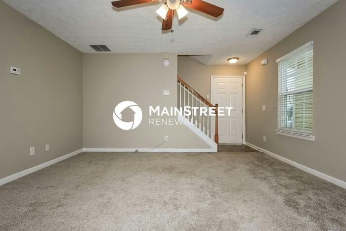 815 Lakeside Cir - Photo 3 of 16