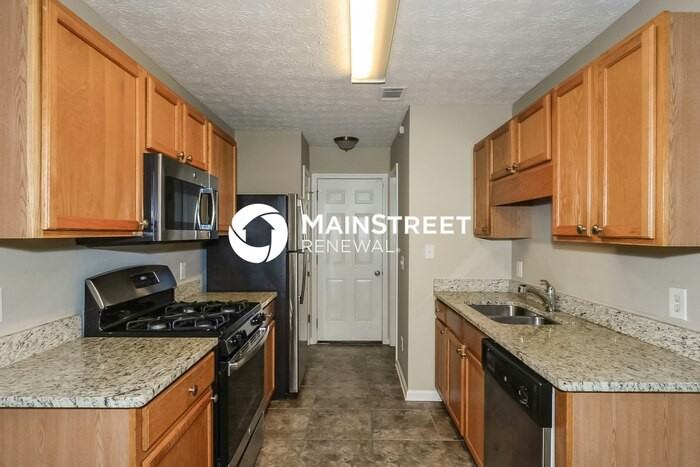 815 Lakeside Cir - Photo 4 of 16