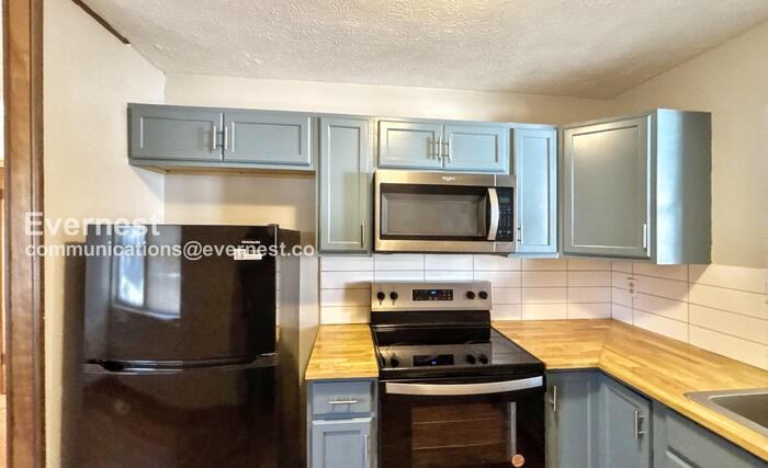 6933 Robinson Dr - Photo 3 of 28